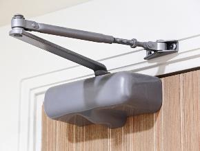 Сезонная регулировка доводчика